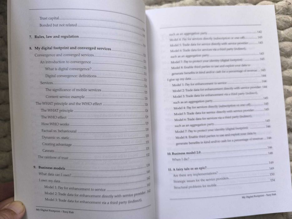 "My Digital Footprint: A Two-Sided Digital Business Model"de Tony Fish