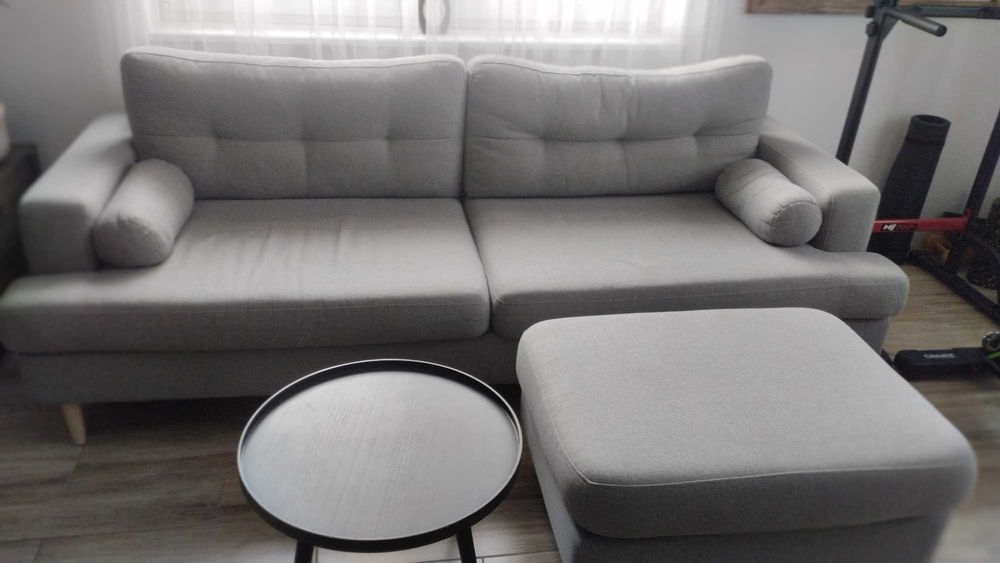 Sofa z funkcją spania z podnóżkiem