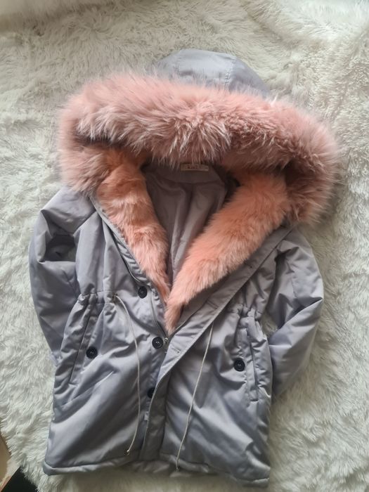 Kurtka * z dużym futrzanym kapturem * M