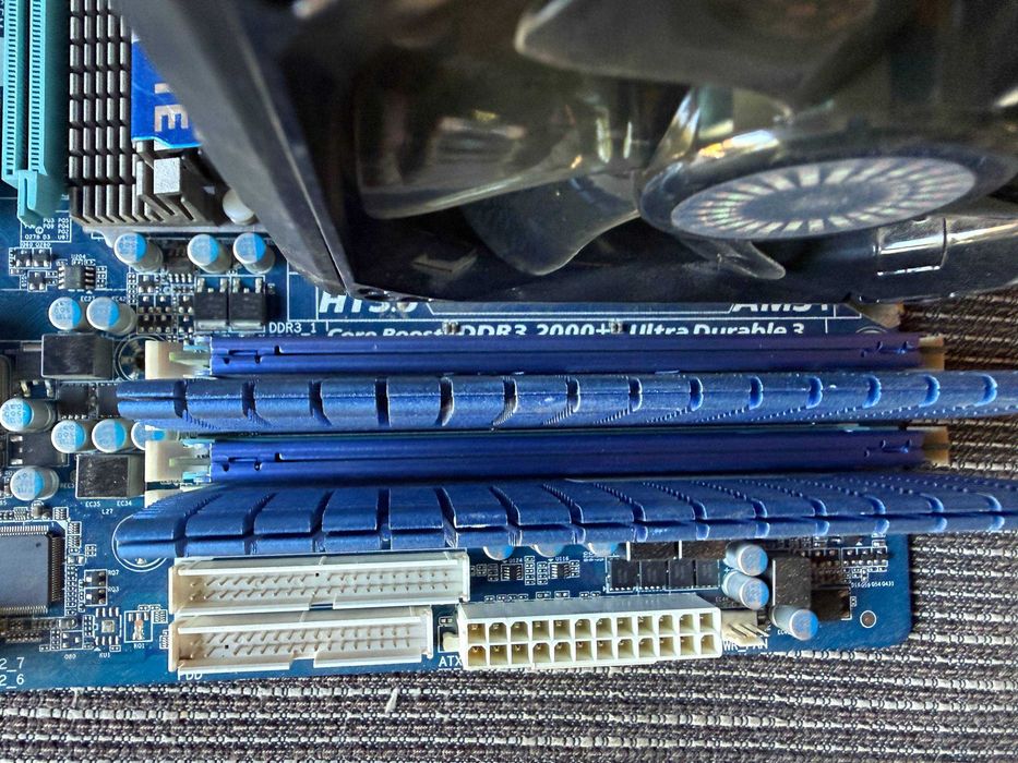 GA-870A-UD3 + Phenom II X4 965 BE + 16Гб DDR3
