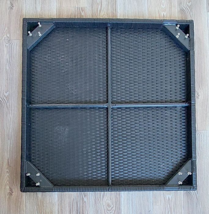 Стіл ротанговий квадратний