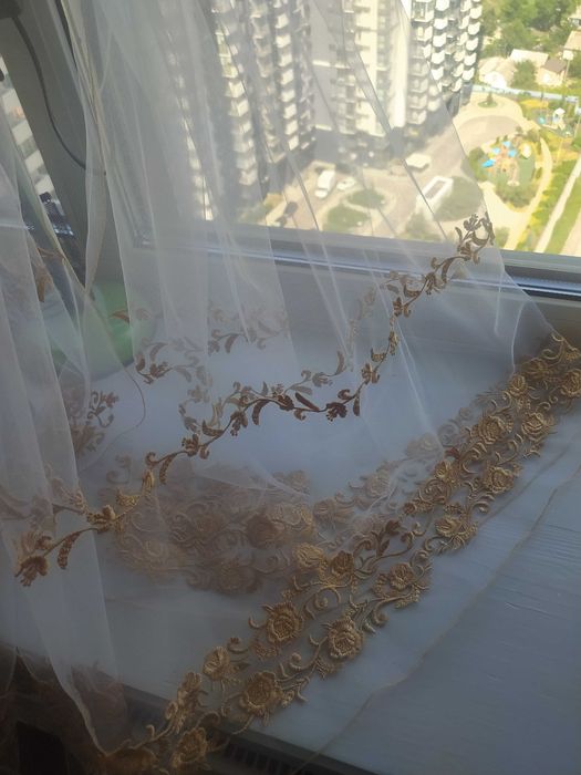 фата  фатинова біла с золотим , розшита золотом фата  Бело золотая