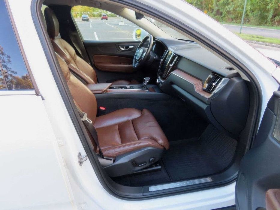 Volvo XC60 T5 Momentum      2019