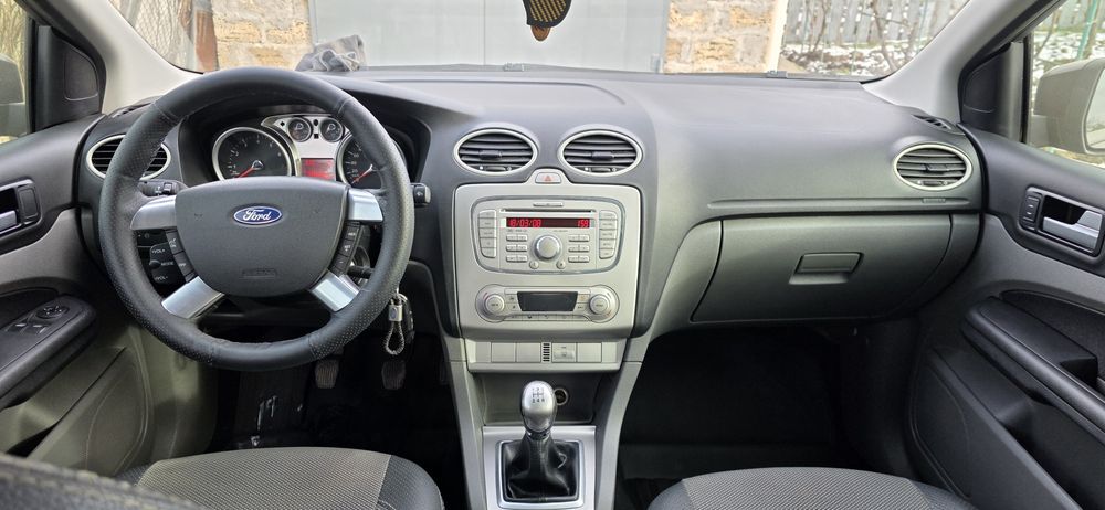 Форд Фокус 1.6 бензин  .