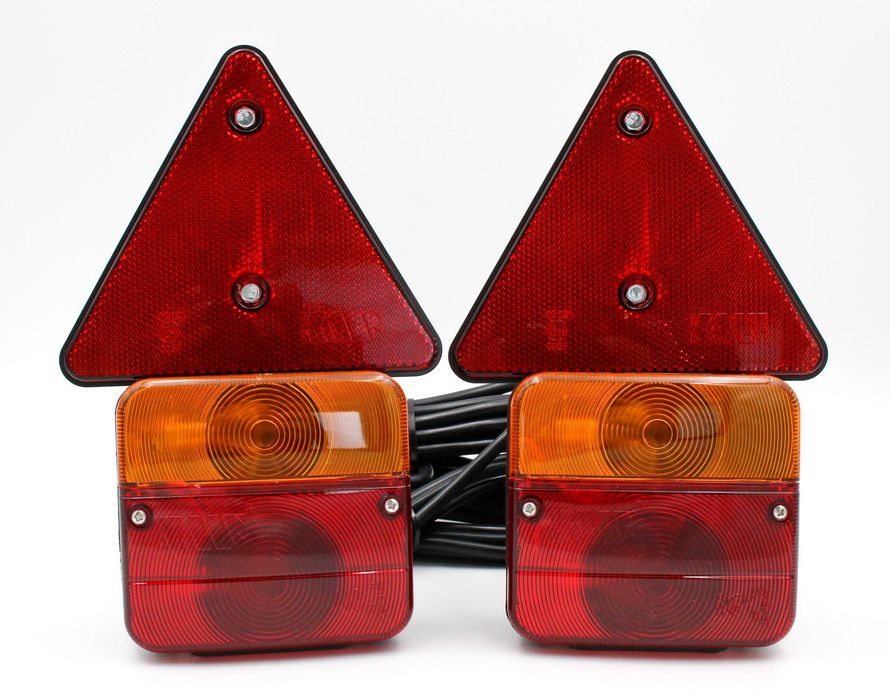 Zestaw lamp tylnych z trójkątem, na magnes