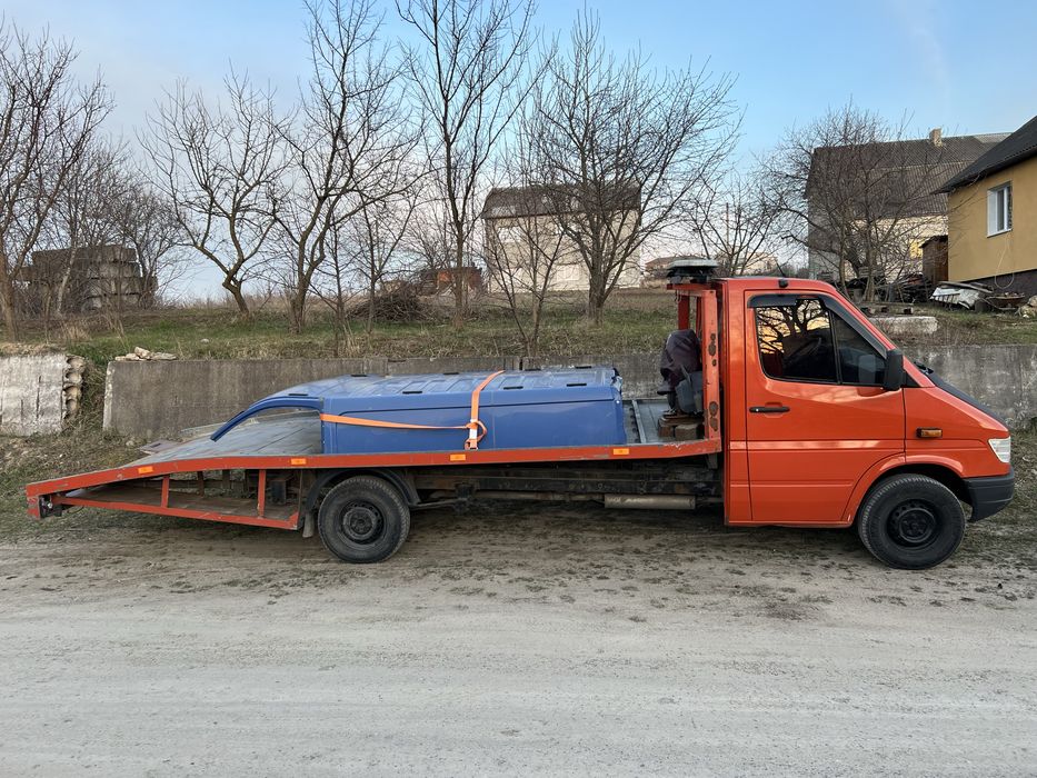 Послуги еакуатора та вантажні перевезення