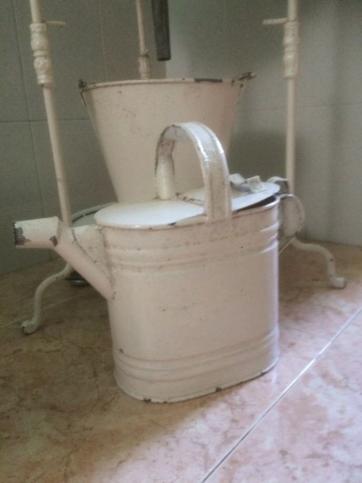 Lavatório Antigo em louça