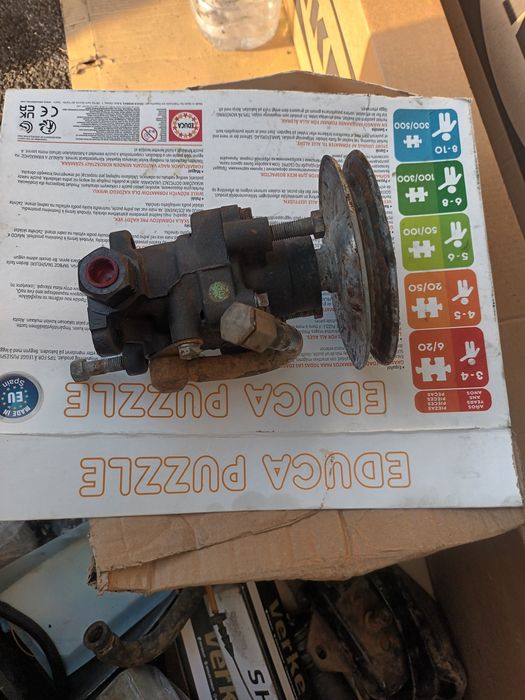 Vende-se peça, Toyota Hiace anos 1998 a 2002, maniplo de abertura da porta mala tráz,e amortecedores da porta e vidros laterais, esquerdo e direito,