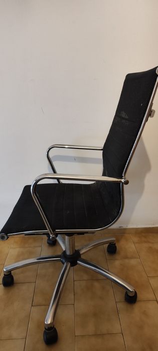 Cadeira com rodas preta