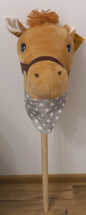 Hobby horse koń na kiju grający