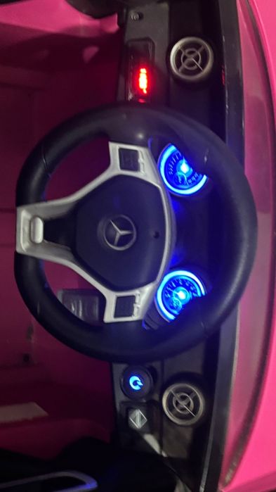 Mercedes A45 AMG elétrico para menina