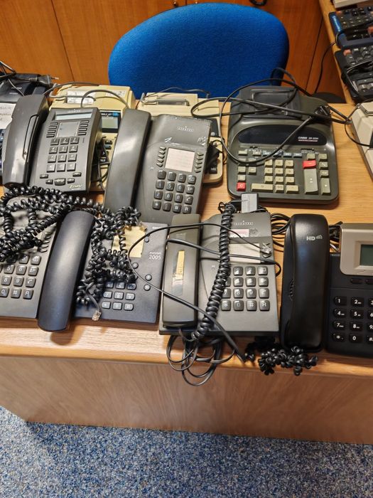 Telemóveis, telefones e calculadoras antigas