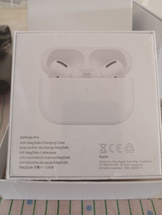 AIRPODS PRO  novos aplle