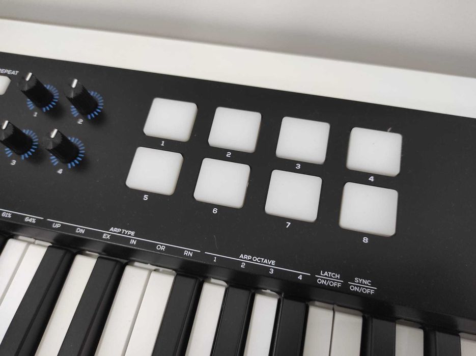 Teclado Controlador MIDI Alesis V49 MkII + Sustain Pedal ASP1 Satão