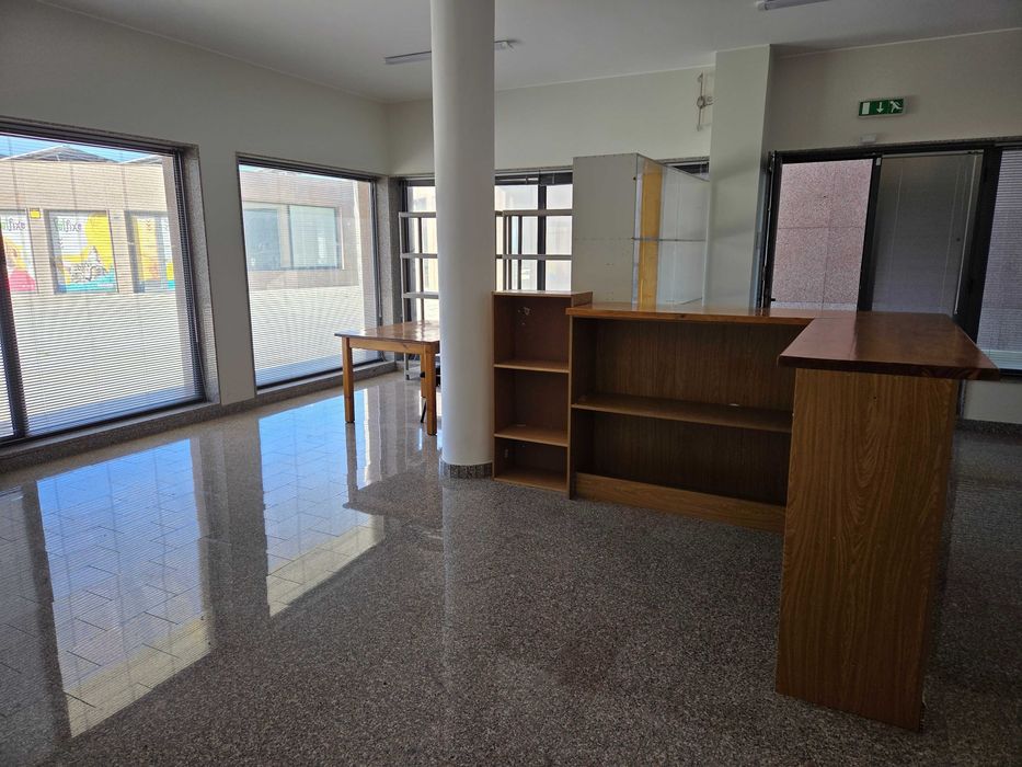 Loja comercio e serviços - Praça da Suavila