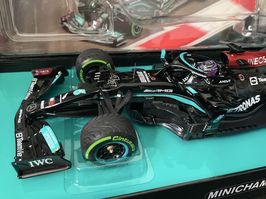 F1 minichamps 1:18 Mercedes - AMG W12 Lewis Hamilton