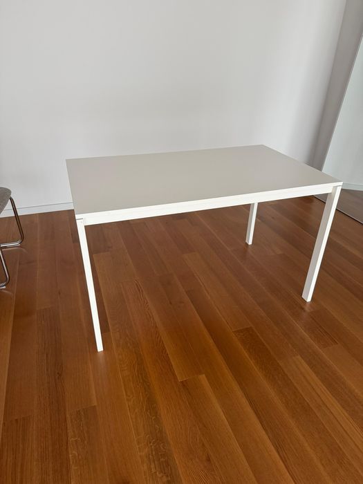 Mesa + 2 cadeiras