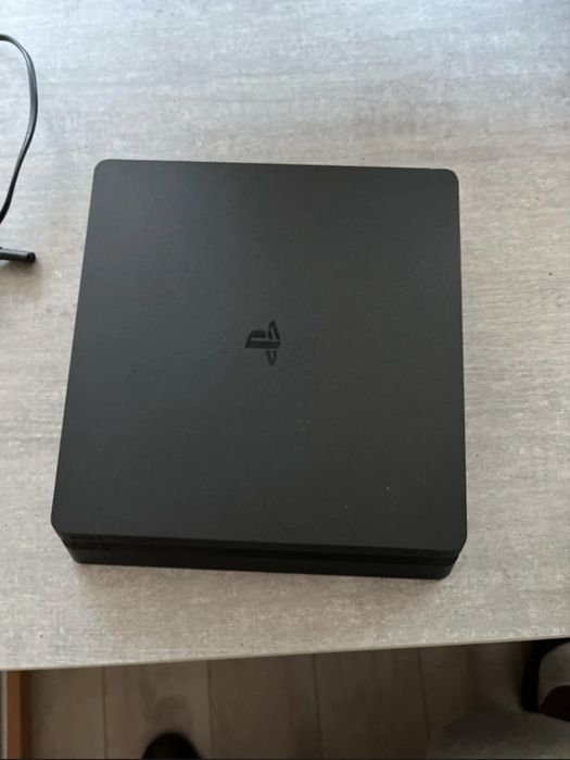 PS4 Slim 500 GB + pad | Stan bardzo dobry+gra