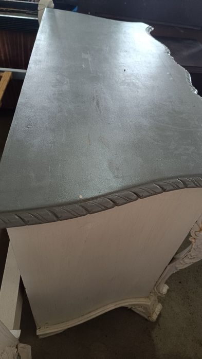 Cómoda a precisar de nova pintura