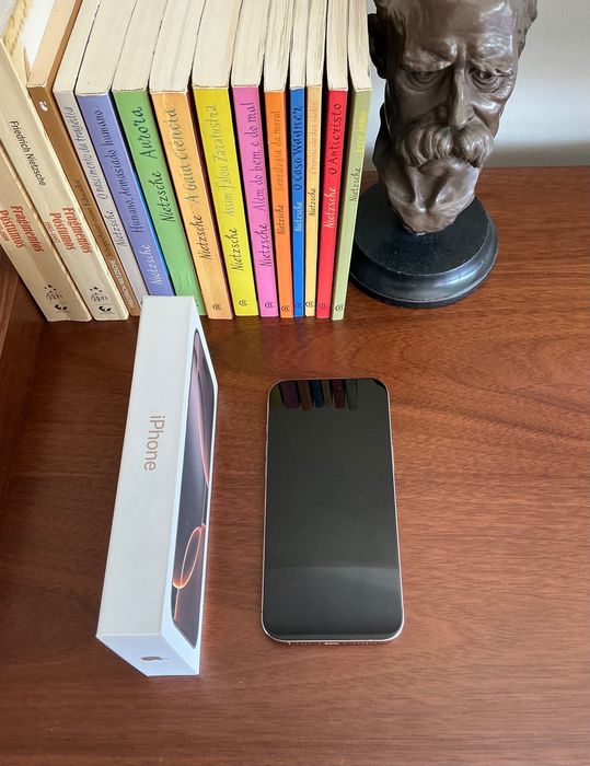 iPhone 16 Pro Max 256 GB | Bateria a 100% | Cor Titânio Deserto