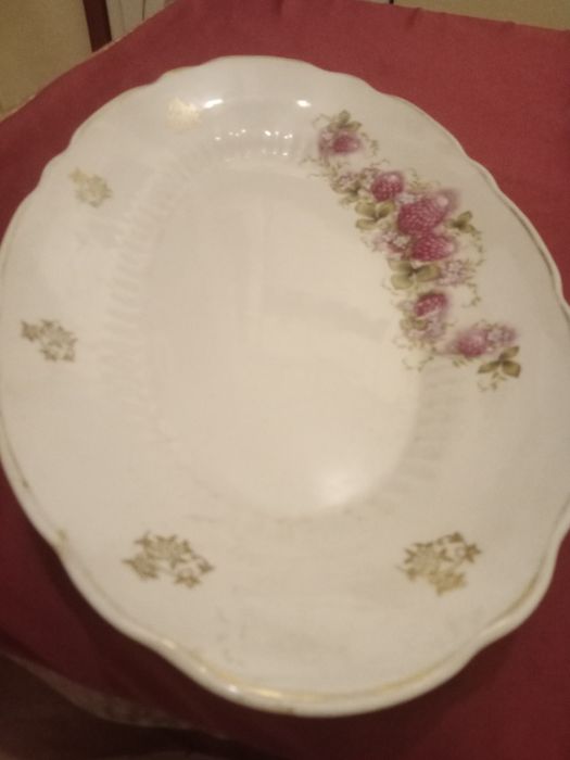 Продам блюда  2 овальных и круглое