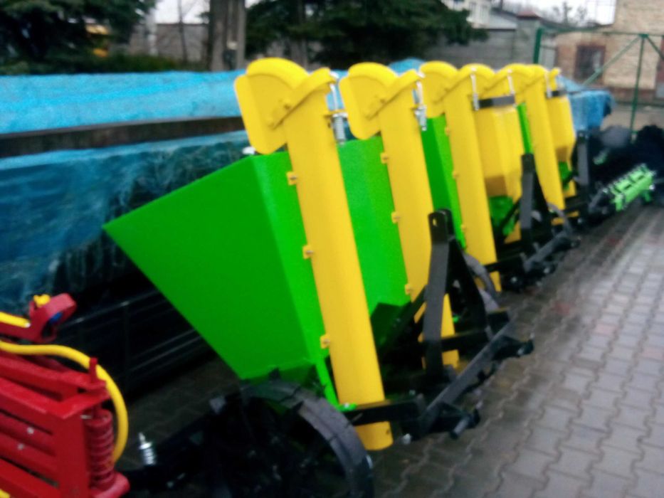 Картоплесаджалка з бункером добрива  1- 2-х рядна польська Bomet