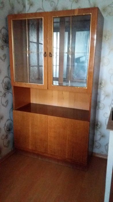 Шафа для посуду, книг