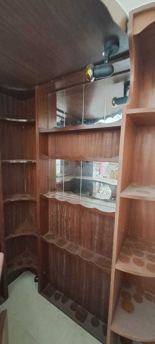 Vende-se Bar e artigos relacionados com o mesmo.