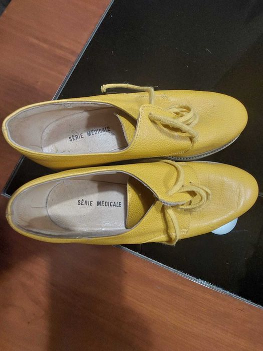 Sapatos para senhora em pele, novos