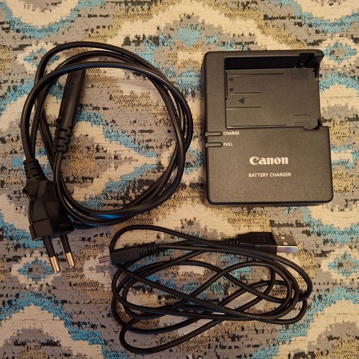 Canon EOS 700D + kit 18-135mm объектив идеальное состояние