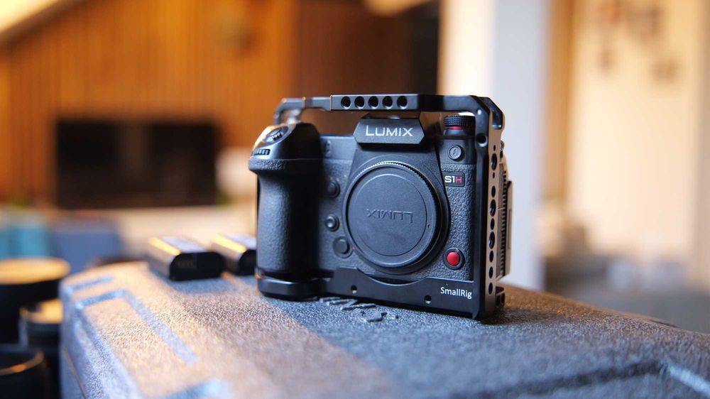 S1H LUMIX PANASONIC + klatka smallrig + 3 baterie + ładowarka