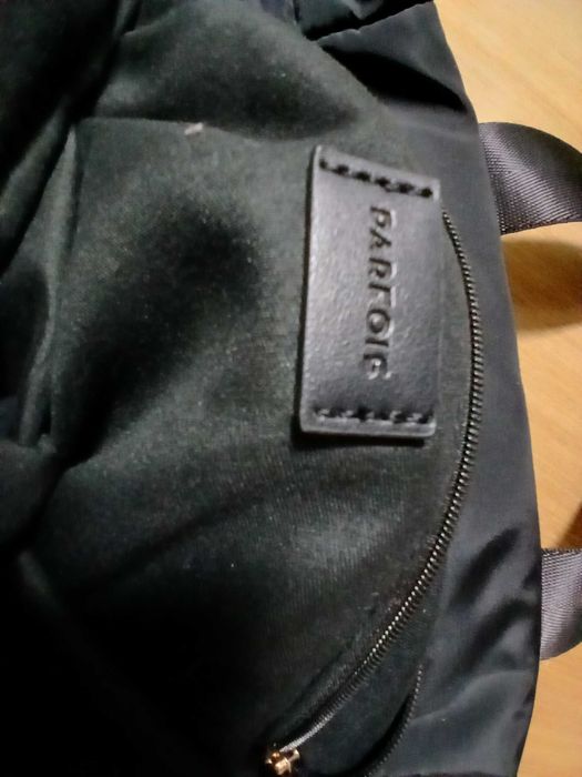 Carteira grande, da Parfois, com bolsas do lado de fora