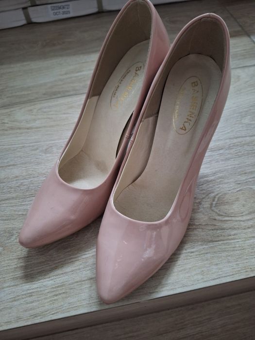 Buty na obcasie, czułenka Polskie 41