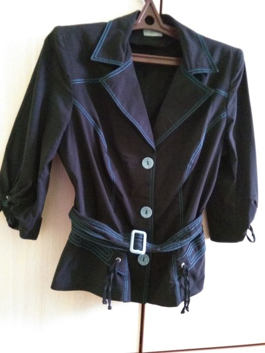 Продам жіночі костюми, плаття