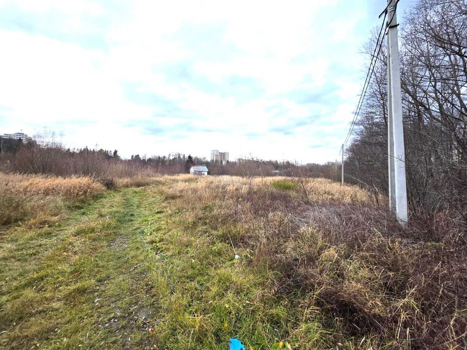 Ділянка під забудову в Трускавці в гарному з багатою зеленню місці