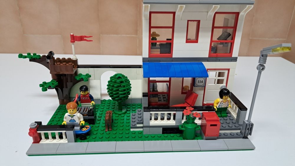 LEGO 8403 - City House