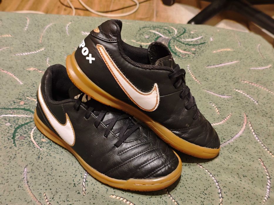 Футзалки   Nike Tiempo X  (оригинал) фирменные  размер-35 стелька- 22см