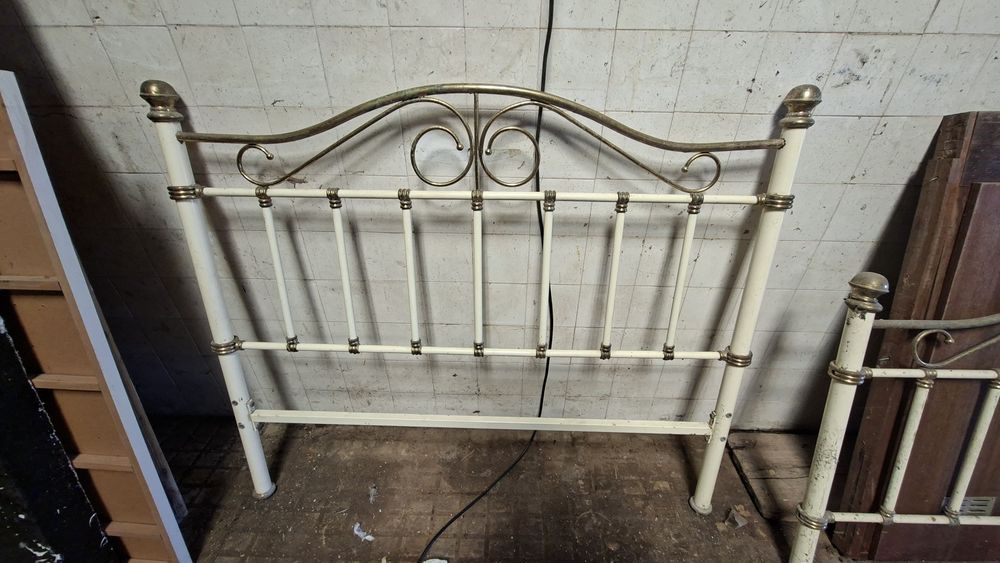 Cama de casal de ferro