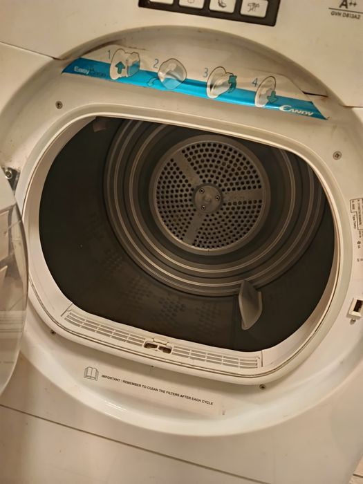 Máquina de secar roupas