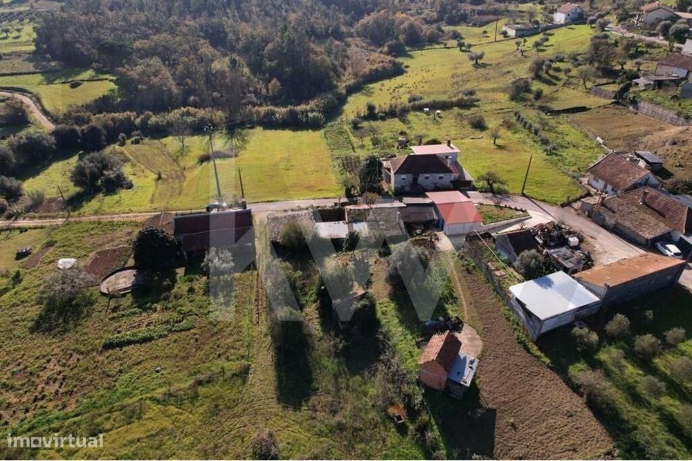 Moradia T2 para recuperar em Santo Ibério, Pombal, Leiria com terreno