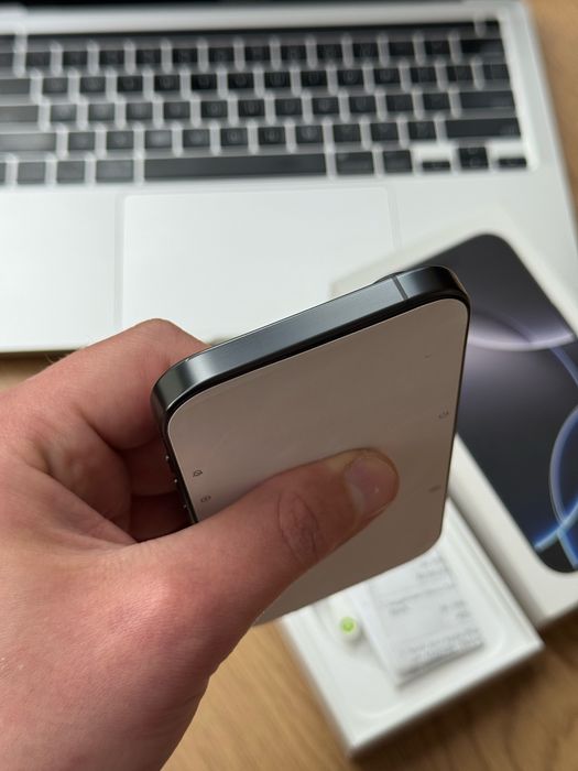 iPhone 16 pro 256 гб гарантія  магазин