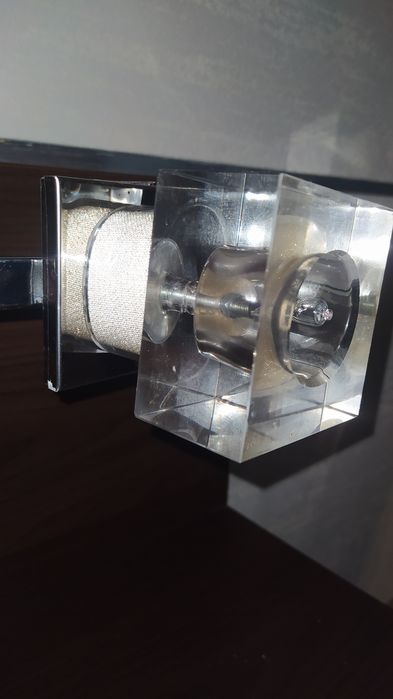 Lampa, żyrandol z 4 źródłami swiatla.