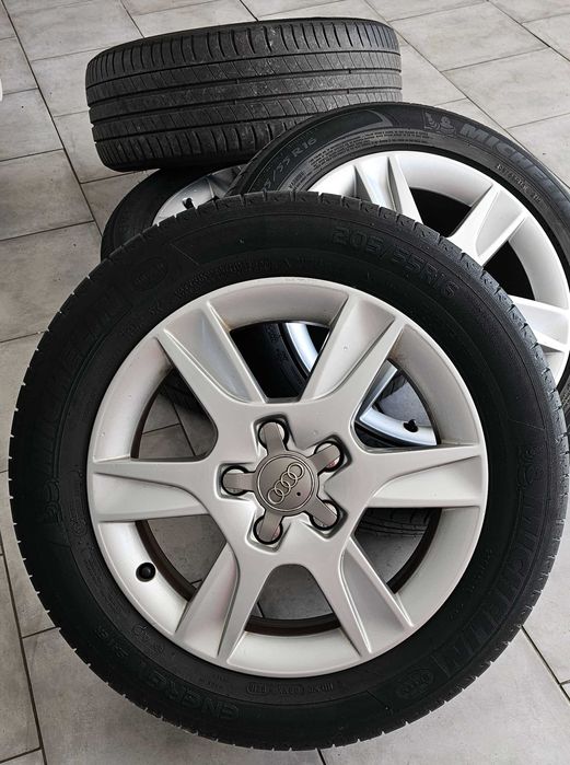 Jantes 16" Audi c/pneus 205/55 em ótimo estado