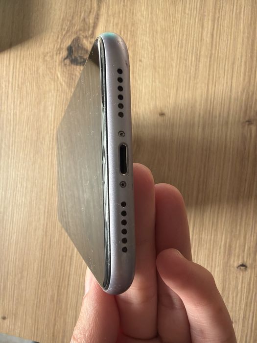 Iphone 11 com cabo para carregar64752396056323124