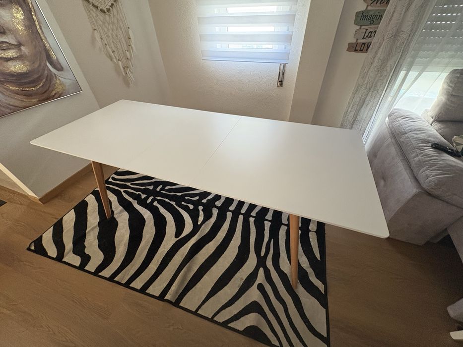Venda de mesa branca extensível