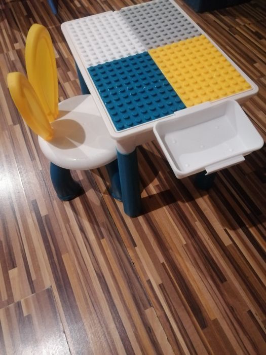 Stolik z krzesełkiem