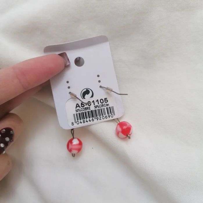 Brincos de Bola vermelha e branca
