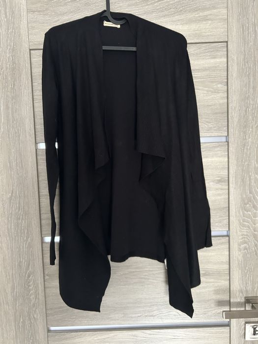 Czarny wiskozowy sweter kardigan Reserved S