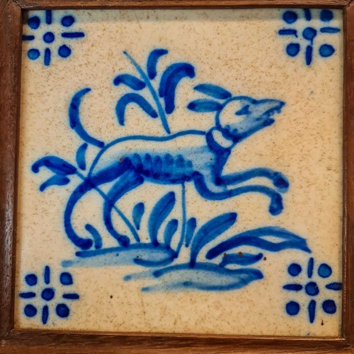 Azulejo Antigo Lamego Azul e Branco – Motivo Animal