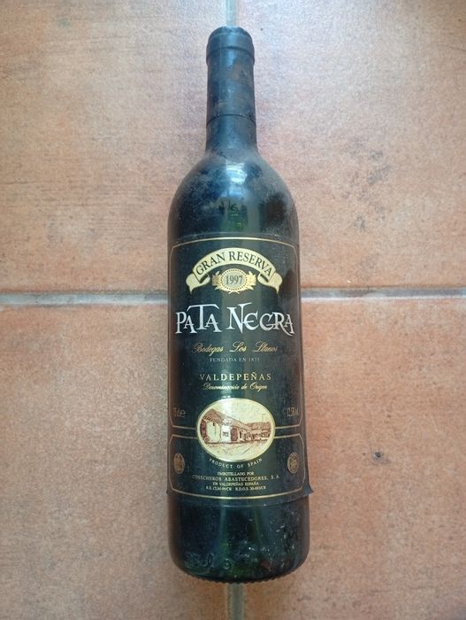 Vinhos antigos de várias regiões e castas